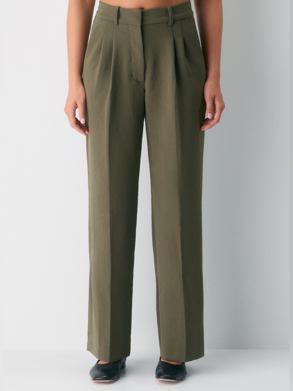 Aritzia The Effortless Pant Crepette Olive Green Size 8 Tall High Rrise Casual